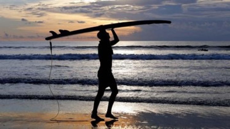 Bule Amerika Ini Sebut Bali Ramah LGBT, Netizen Minta Ditjen Imigrasi Selidiki Izin Tinggal