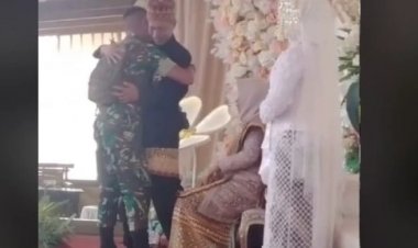 Hadiri Nikahan Mantan, Prajurit TNI Ini Sujud ke Kaki Ibu Mempelai dengan Menangis