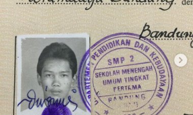 Ridwan Kamil Heran Lihat Foto Ijazahnya, Netizen: Tandatangannya...