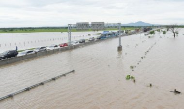 DUH! Kok Bisa Tol Jakarta-Cikampek Terendam Banjir Parah