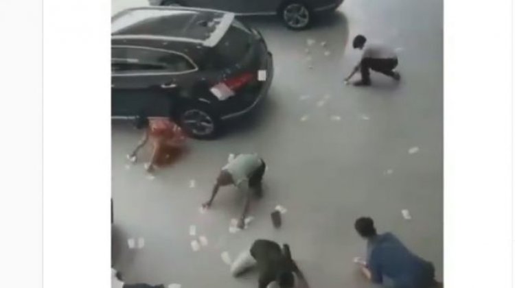 Ini Baru Sultan! Bos Diler Mobil Bagikan Duit ke Karyawan dengan Cara Disebarkan