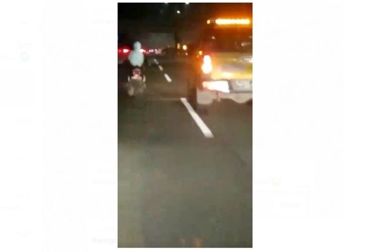 Viral Emak-emak Naik Motor Masuk Jalan Tol Jagorawi, Begini Kata Polisi