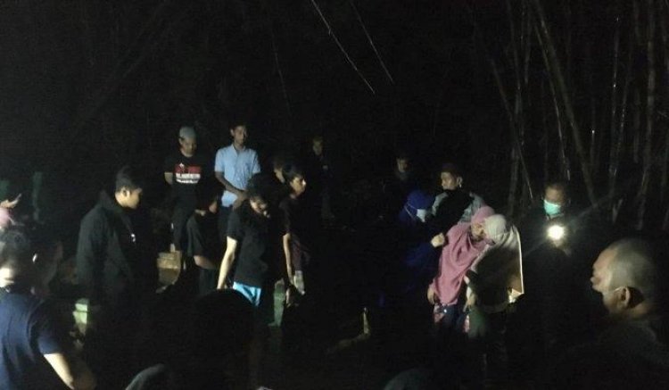 Pasutri Pelaku Bom Makassar Dimakamkan Satu Lobang, Warga: Kuburan Tergenang Air!