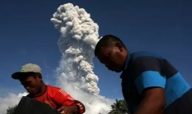 Gunung Sinabung Meletus, Lontarkan Abu Vulkanis 500 Meter