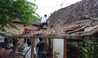 Viral Ibu Cantik Ini Selamatkan Kedua Anaknya dari Reruntuhan Tembok Saat Gempa Malang