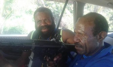 Pendeta Ini Jual Senjata Jenis M16 dan SS1 Harga Rp1 Miliar