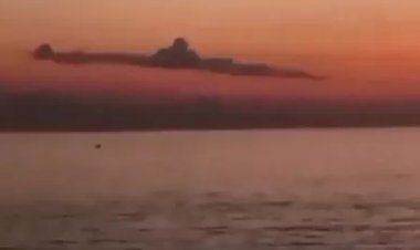 VIRAL! Penampakan Awan Mirip KRI Nanggala-402 di Langit Pantai Bali