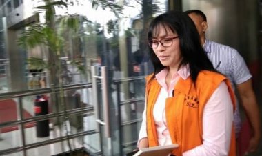 Baru Bebas dari Lapas, Eks Bupati Cantik Usai Ditangkap KPK Lagi Begini Emosinya...