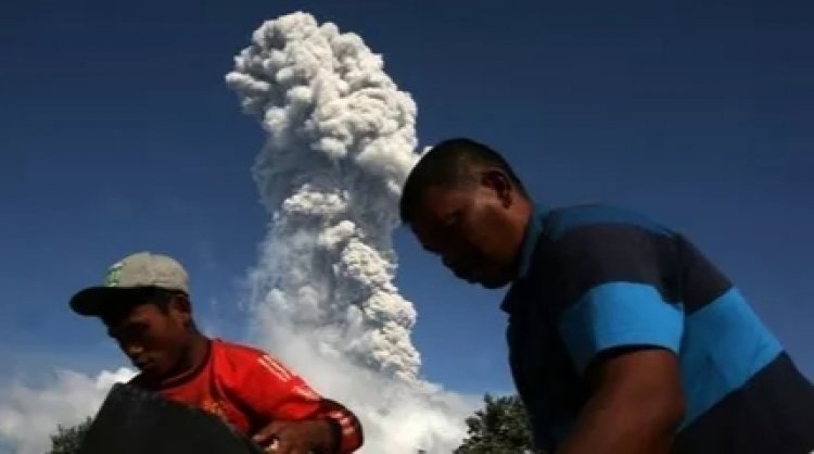 Gunung Sinabung Meletus, Lontarkan Abu Vulkanis 500 Meter