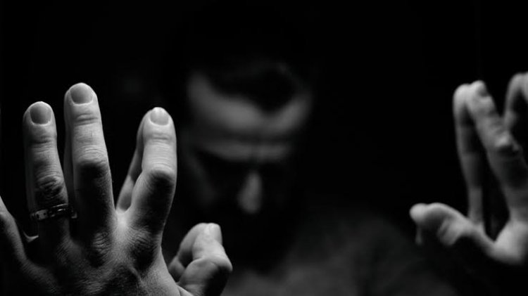 Eks Pramugara Ini Curhat di Medsos, Ngaku Dilecehkan Pria Make Up Artis Ternama