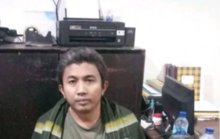Diantar Orangtuanya, Terduga Teroris Ini Dibawa ke Polsek Setiabudi