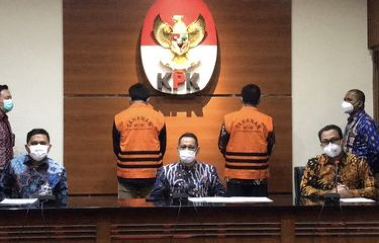 Bupati Bandung Barat dan Anaknya Ditahan KPK, Ini Kasusnya....