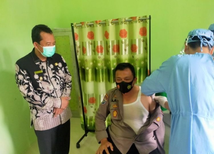 Wabup BBS Termasuk 11 Penerima Pertama Vaksin Covid-19 di Muaro Jambi