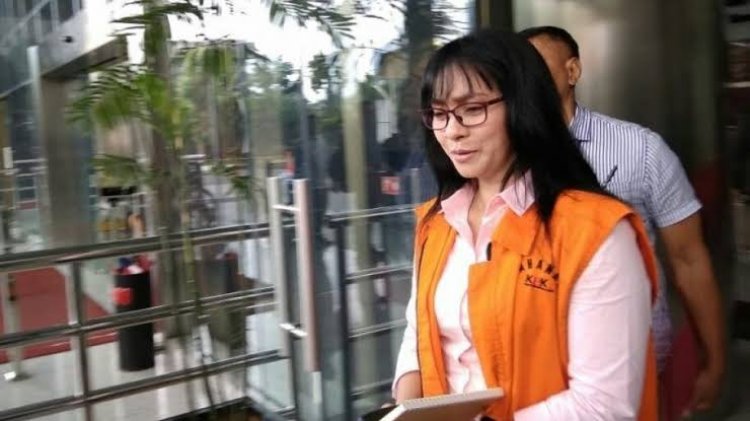 Baru Bebas dari Lapas, Eks Bupati Cantik Usai Ditangkap KPK Lagi Begini Emosinya...