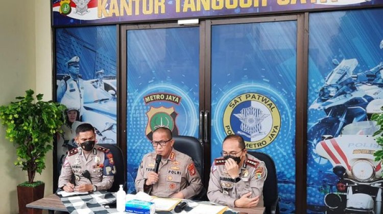 Pria Ini Dipecat dari Perusahaan Biarkan Bocah Nyopir Truk Trailer di Tol