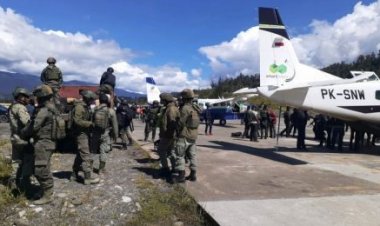 Kirim Pasukan Bersenjata ke Papua TNI dan Polri Berburu Kelompok Teroris di Papua