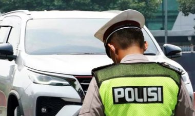 Viral! Anggota DPRD dari Fraksi Gerindra Tabrak Polisi Gunakan Mobil Alpard
