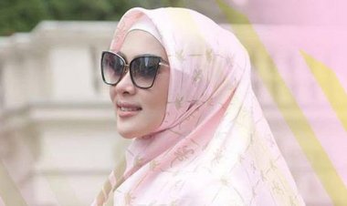 Lebaran, Syahrini Dihujat Habis-habisan Netizen: Bisa Ya Pakai Mukena Melekuk Gitu?