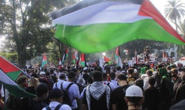 Aksi Bela Palestina, Ribuan Massa di Bandung Turun ke Jalan: Menuntut OKI untuk Hentikan Kebiadaban Yahudi Teroris