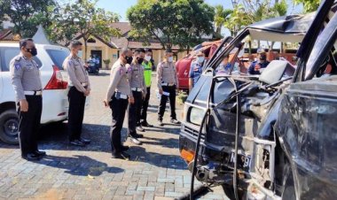 Usai Tabrak Pohon, Pikap Maut Ini Tewaskan 8 Orang Rombongan Arisan