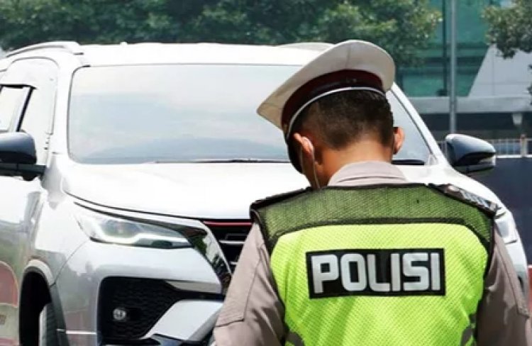 Viral! Anggota DPRD dari Fraksi Gerindra Tabrak Polisi Gunakan Mobil Alpard