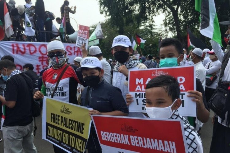 Anak-anak Hadiri Aksi Bela Palestina, Orang Tua: Sedari Kecil Saya Kenalkan Agar Mencintai Sesama Muslim!