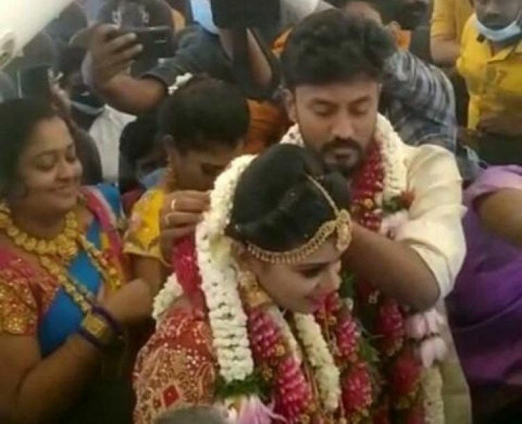 Sesak! Demi Hindari Pembatasan Covid-19, Pasangan India Ini Menikah di Pesawat dan Dipenuhi 161 Orang