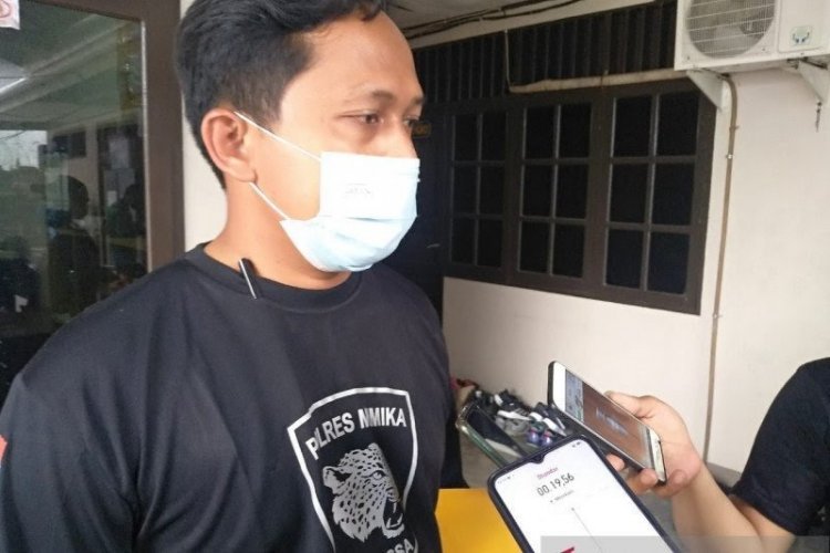 Viral! Adegan Mesum Bidan PNS dengan Selingkuhan di Mobil, Polisi Buru Penyebar Video....