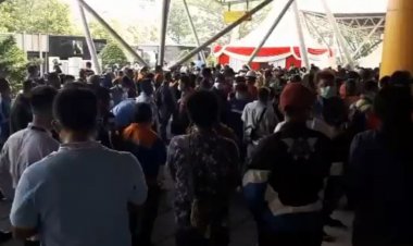 Viral! Video Kerumunan Divaksin Usai Jokowi Tinjau di Tanjung Priok, Istana: Saat Pembagian Sepeda Dilakukan Tertib