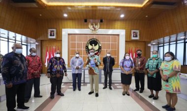 Mahfud Sebut Arahan Presiden Penyelesaian Papua Jangan dengan Senjata dan Letusan