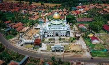 Viral Masjid Megah di Tengah Desa di Kabupaten Muba, Siapa Pendirinya?