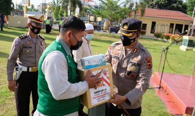 Sambut HUT Bhayangkara, Polres Bungo Gelar Baksos Bagi Masker & Sembako Hingga Vaksinasi Massal
