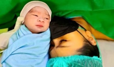 Bahagia! Tata Janeeta Melahirkan, Wajah Bayinya Ganteng Banget