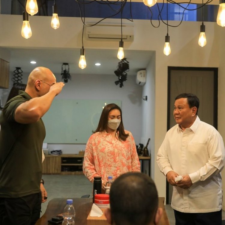 Lihat Kepanikan Deddy Corbuzier Bertemu Prabowo Sampai Beri Hormat