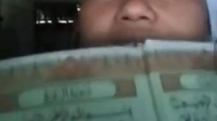 Viral Video Perempuan Hina dan Injak-injak Alquran: Lihat Ya, Ini Terbuat dari Kotoran....