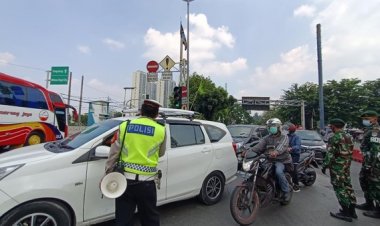 Ada di 63 Titik Penyekatan di Jakarta, Polisi Perintahkan Kendaraan Disuruh Putar Balik