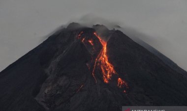 Gunung Merapi Letuskan Guguran Lava ke Barat Daya dan Tenggara