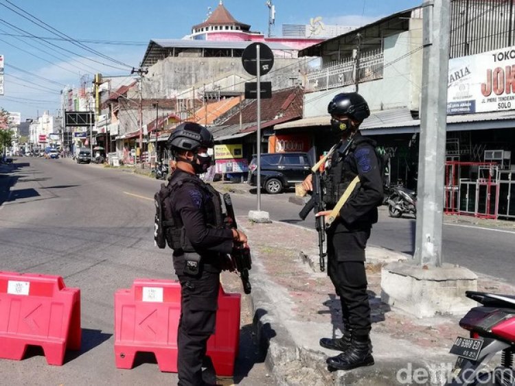 Penyekatan Jalan di Solo, Anggota Brimob Jaga Gunakan Senjata Api