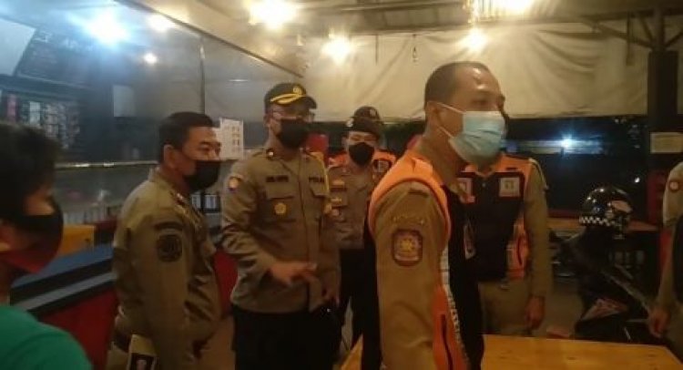 Viral Satpol PP Mengobrak Warkop yang sudah Tutup di Surabaya, Pemilik: Bahkan Hari Kedua PPKM Kami Enggak Jualan Sama Sekali!