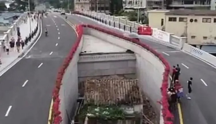 10 Tahun Bertahan Wanita Ini Rumahnya di Tengah Jalan Tol, Begini Kisahnya....