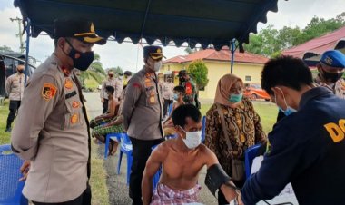 Ajak Suku Anak Dalam Ikut Vaksinasi, Kapolres Bungo: Target 100 Orang Divaksin