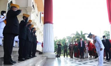 Tundukkan Kepala, Gubernur Jambi Berikan Rasa Hormat ke Veteran