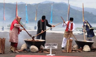 Gelar Memasak Rendang Serentak, Buya Mahyeldi: Berharap "Randang" Ditetapkan Warisan Budaya Tak Benda Dunia 