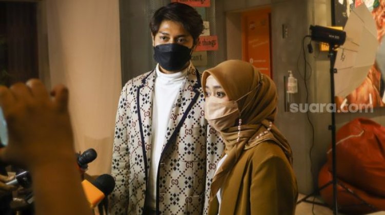 Rizky Billar Pakai Selimut Bermerk, Netizen: Buset, Selimut Doang Harganya Segitu