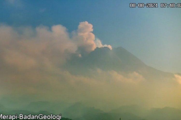 Hujan Abu Landa Sejumlah Wilayah di Lereng Gunung Merapi