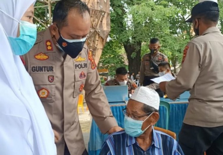 Vaksinasi Massal di Dua Lokasi dan Bagi Vitamin, Kapolres Bungo Jambi: Kita Harus Jemput Bola