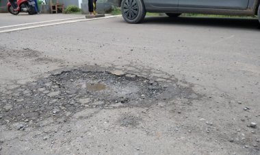 Baru Sebulan Diaspal, Jalan di Kelurahan Ulu Gedong Rusak Parah, Lurah: Masyarakat Sangat Kecewa