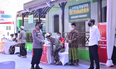 Vaksinasi di Ponpes-Rumah Ibadah, Presiden & Kapolri Meninjau: Total Sasaran 346.688 Orang