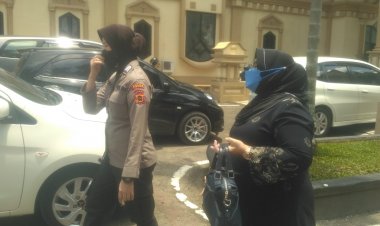 Usai Diperiksa KPK, Istri Mantan Gubernur Jambi Ini Lebih Memilih Bungkam