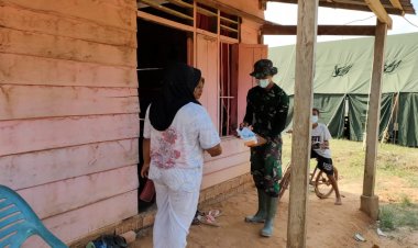 Edukasi Warga agar Patuhi Prokes Covid-19, Satgas TMMD Tebo-Jambi Juga Bagikan Masker